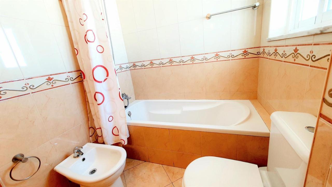 Quarteira Beach Vacation: 2Br Steps To The Sand Eksteriør bilde
